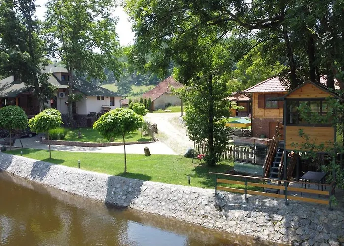 Kimovi Vajati Kostunici