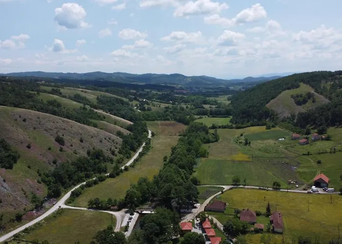 Kimovi Vajati 아파트 Kostunici